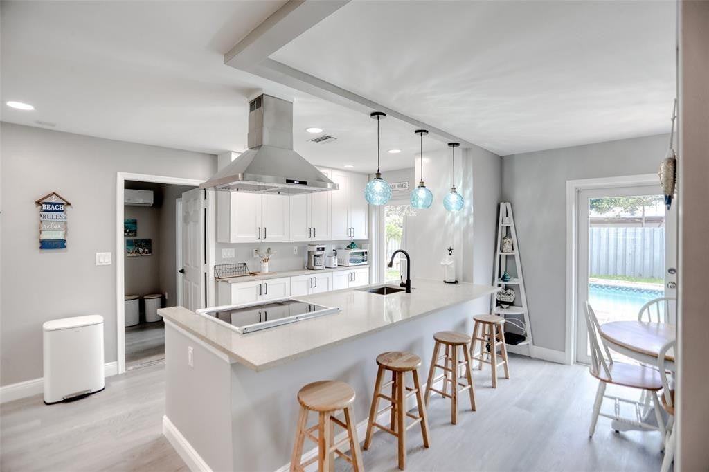 1437 Ne 25th St - Photo 4 of 9