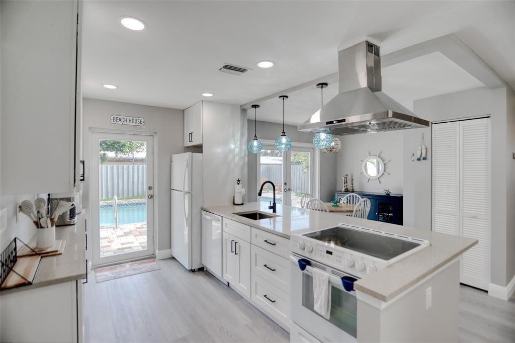 1437 Ne 25th St - Photo 5 of 9