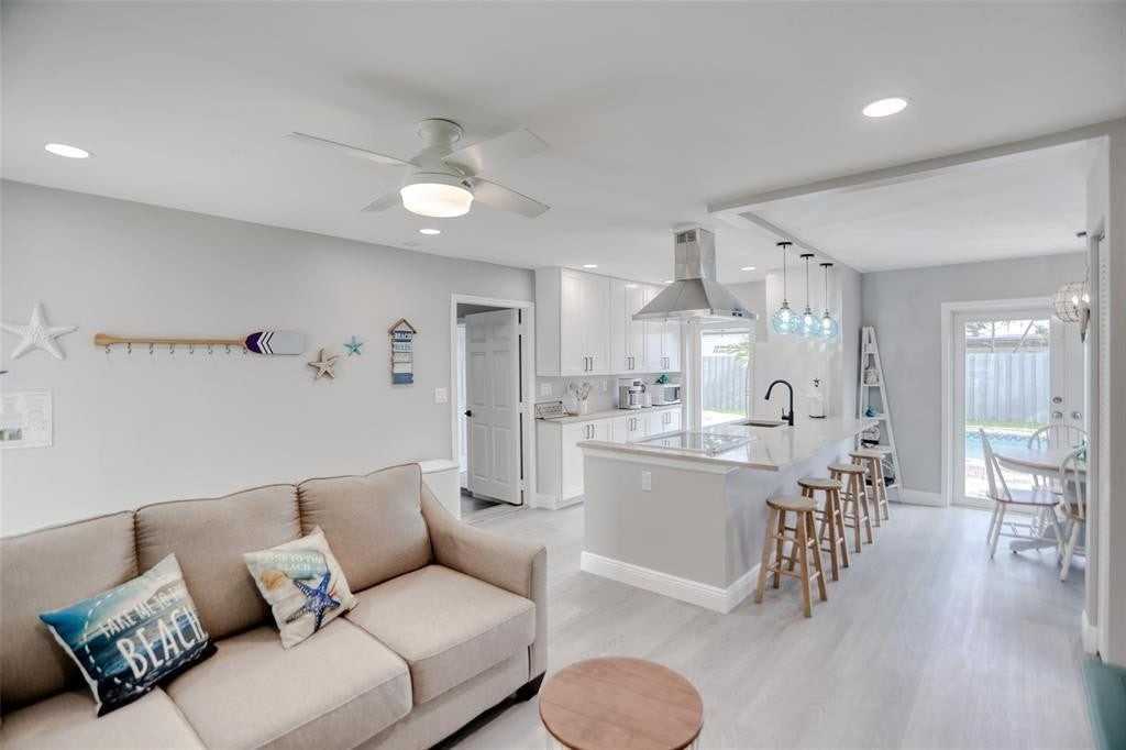 1437 Ne 25th St - Photo 6 of 9