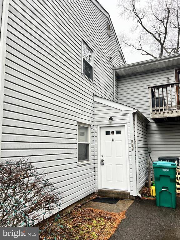 737 Timber Ln - Photo 2 of 34