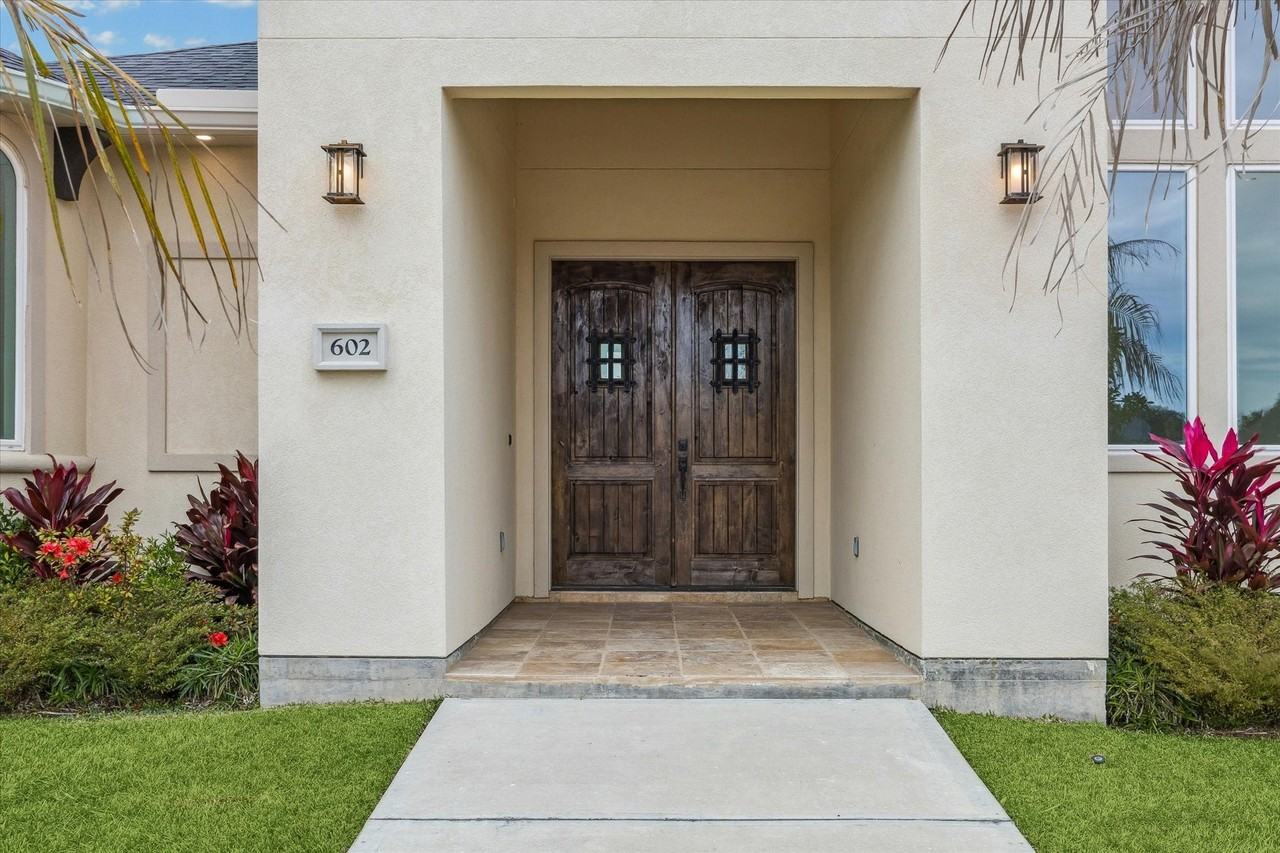 602 Appia Dr - Photo 3 of 50