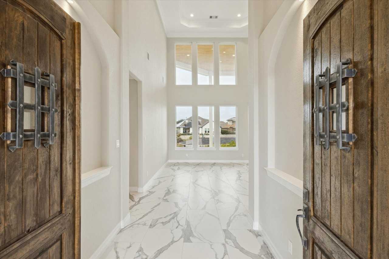 602 Appia Dr - Photo 4 of 50