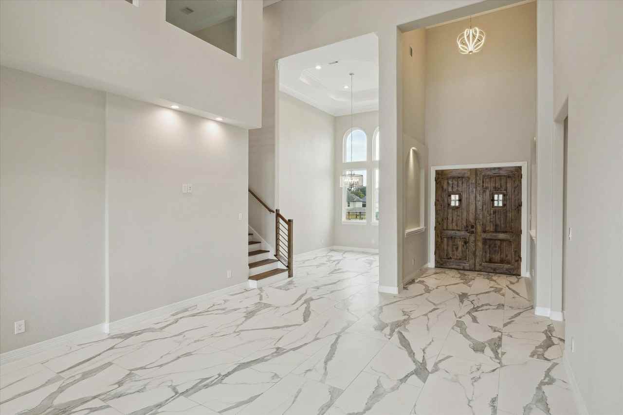 602 Appia Dr - Photo 6 of 50