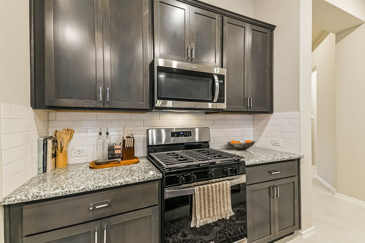 1337 Lakeside Creek Rd - Photo 7 of 34