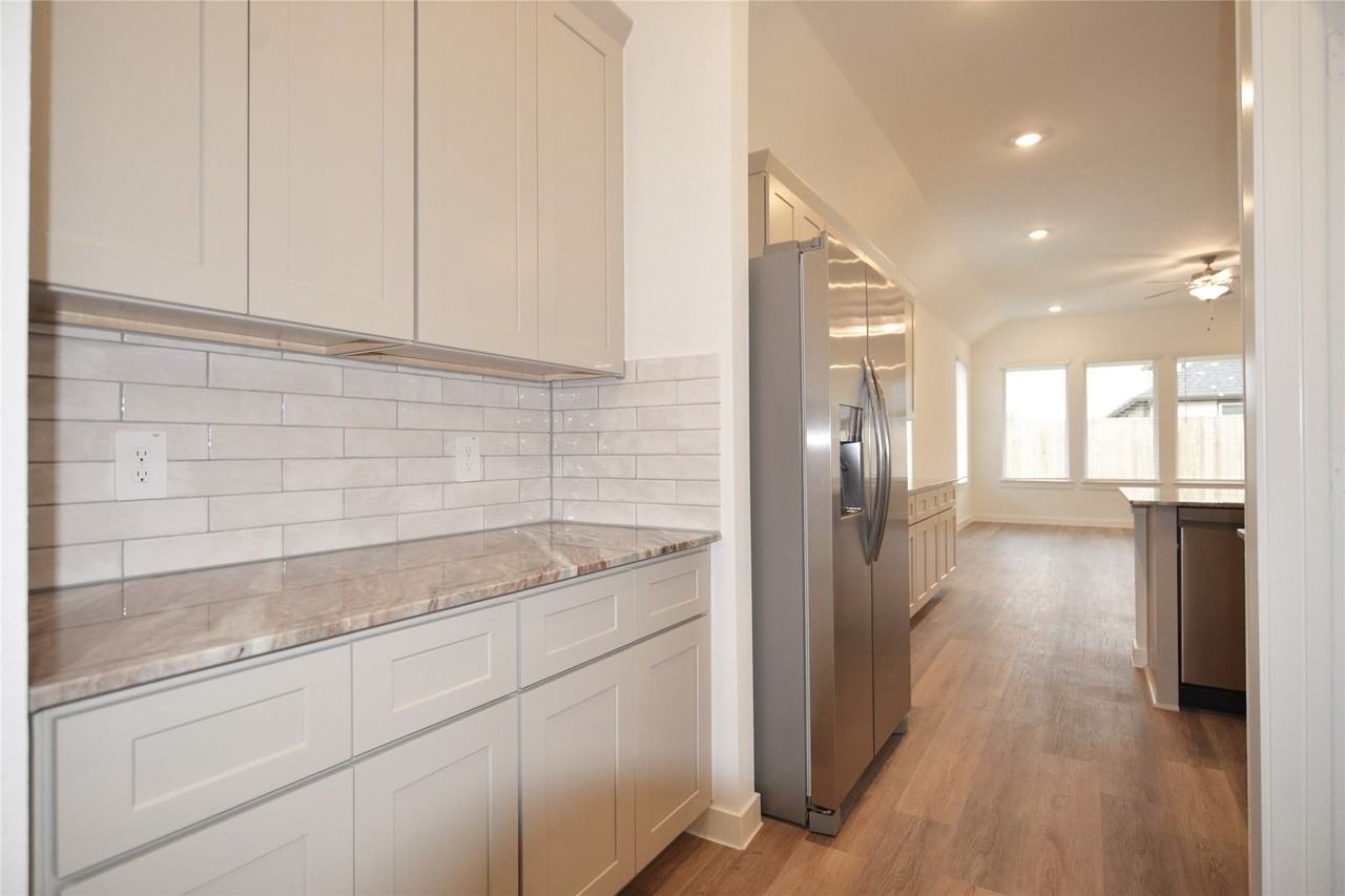 4116 Sterling Springs Ln - Photo 6 of 32