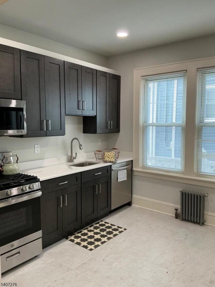 176 Weequahic Ave Apt 1 - Photo 2 of 17