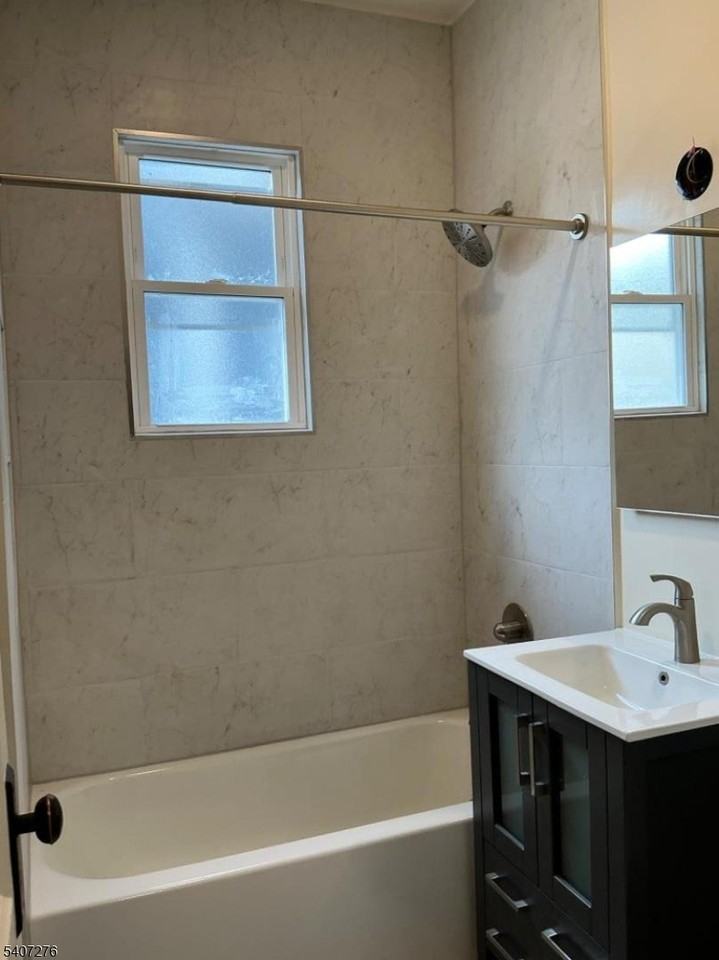 176 Weequahic Ave Apt 1 - Photo 5 of 17