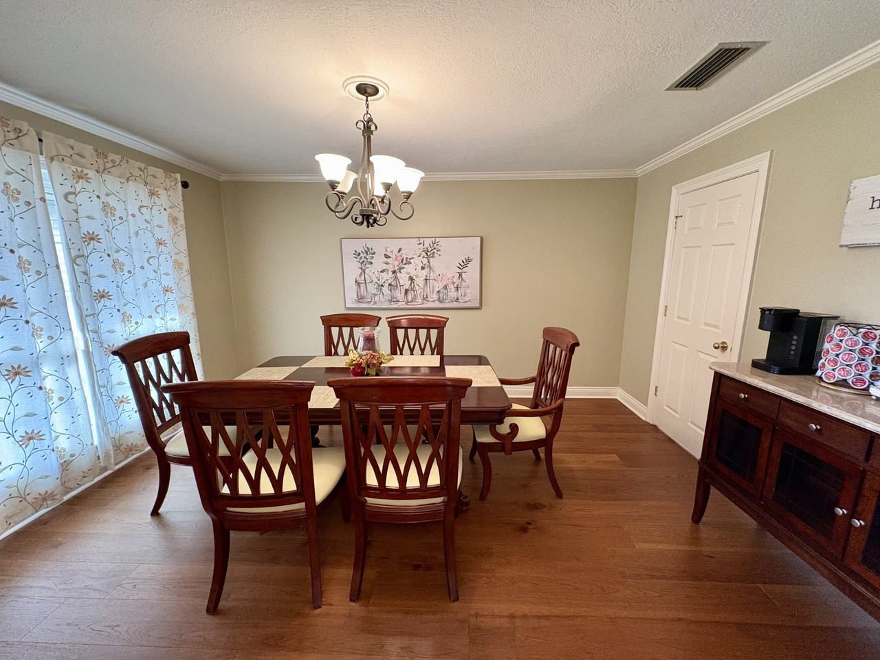 3525 Lois Ln - Photo 4 of 16