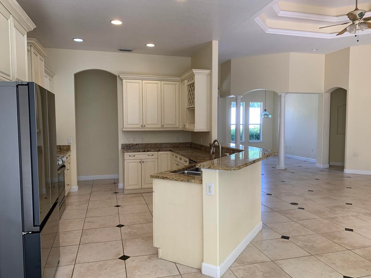808 Aquarina Blvd - Photo 2 of 8