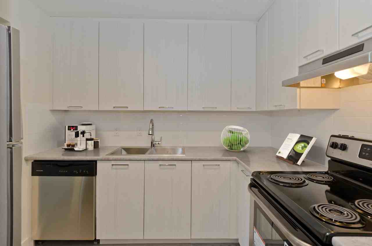 Tower Lane Terrace Apartments - Photo 5 of 12