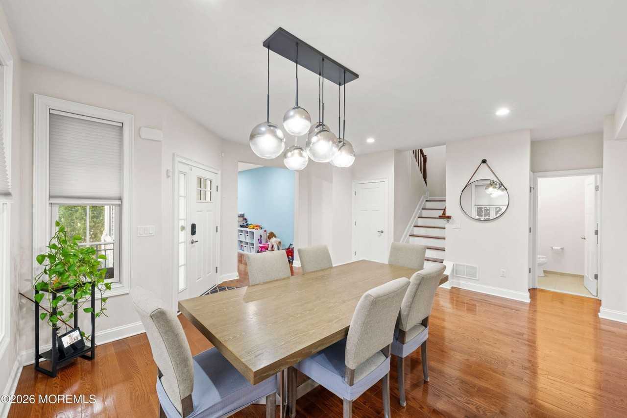 2 Gonzalez Dr - Photo 5 of 42