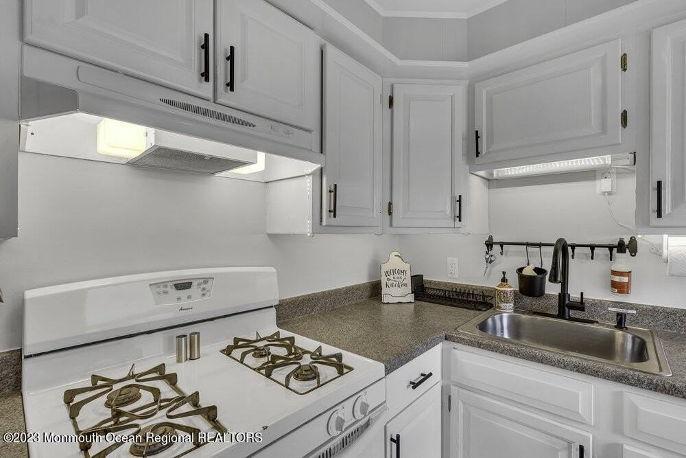 475 Augustus Rd - Photo 7 of 30