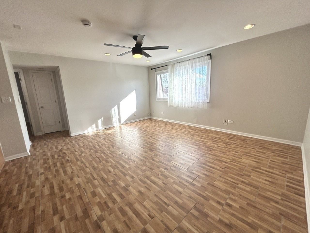 10440 Natoma Ave Apt 9 #9 - Photo 5 of 9