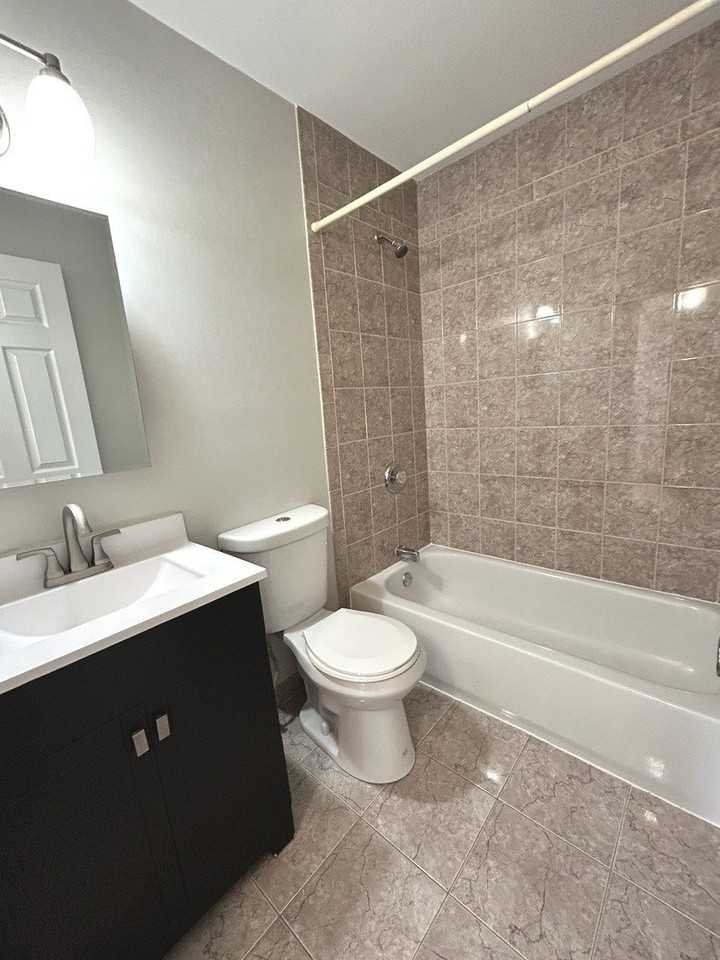 10440 Natoma Ave Apt 9 #9 - Photo 6 of 9