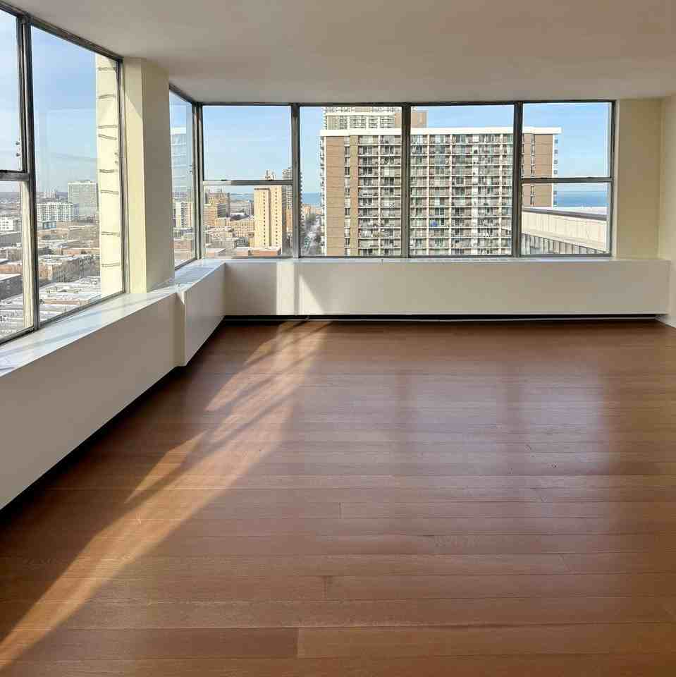 5757 N Sheridan Rd Apt 20j #20J - Photo 2 of 21