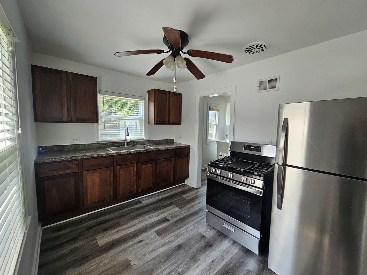 610 Wildwood Ave - Photo 2 of 11