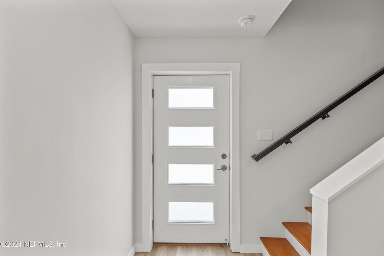 223 19th Ave N - Photo 2 of 32