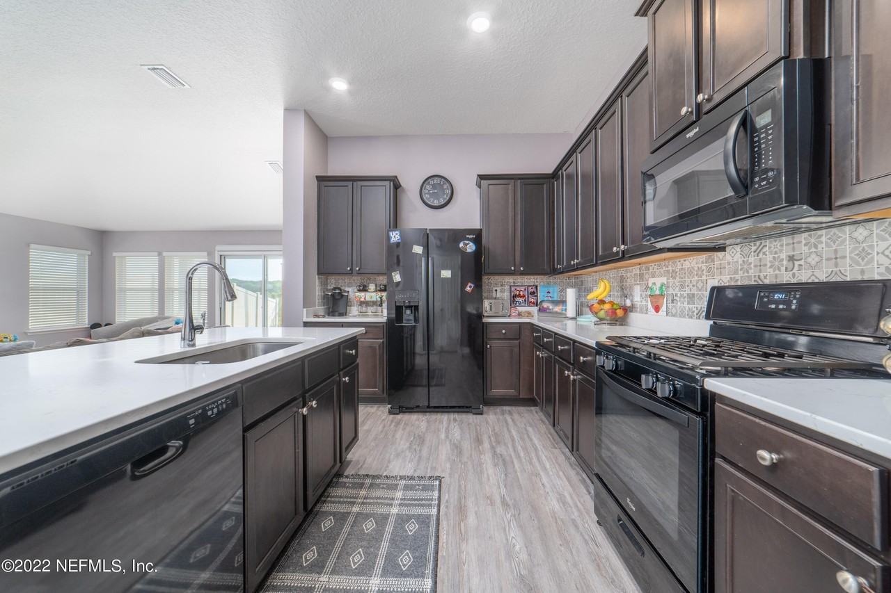 14575 Needham Dr - Photo 3 of 22