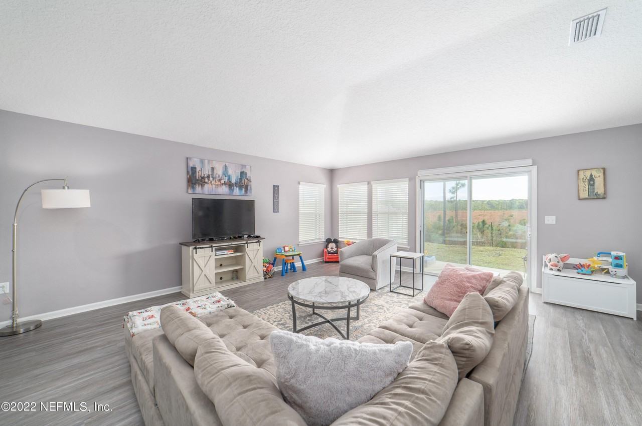 14575 Needham Dr - Photo 4 of 22