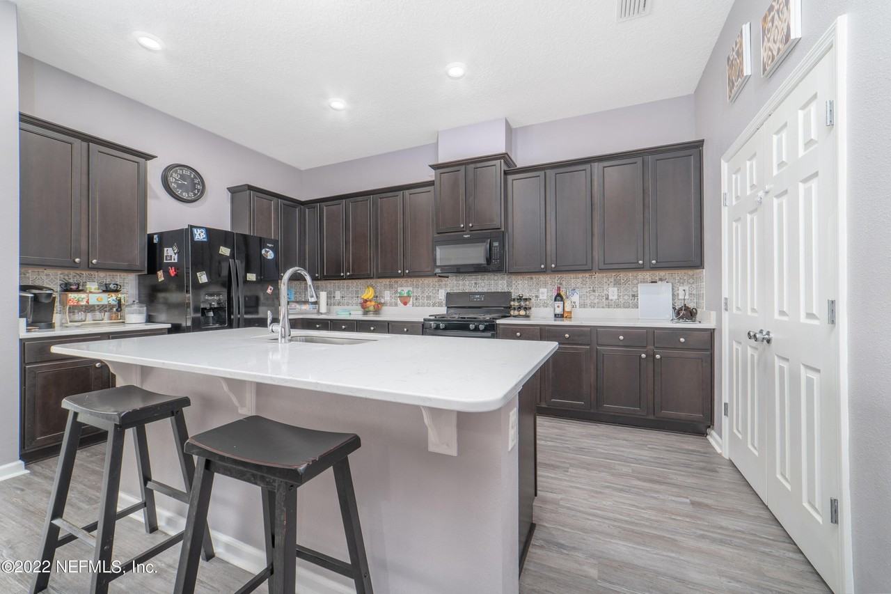 14575 Needham Dr - Photo 6 of 22