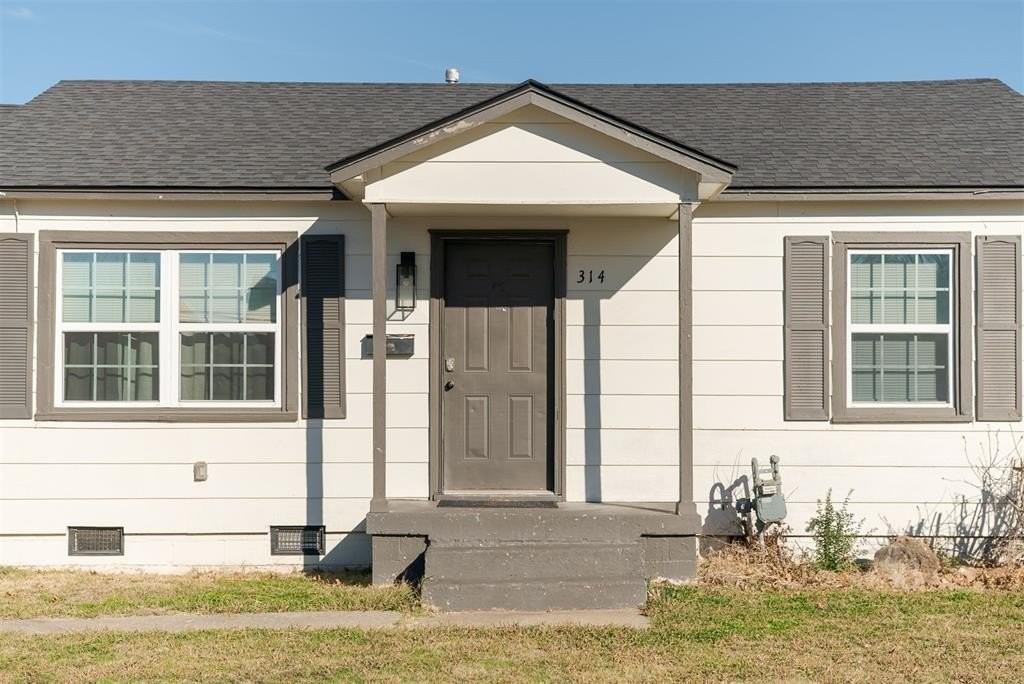 314 W 36th St - Photo 3 of 25