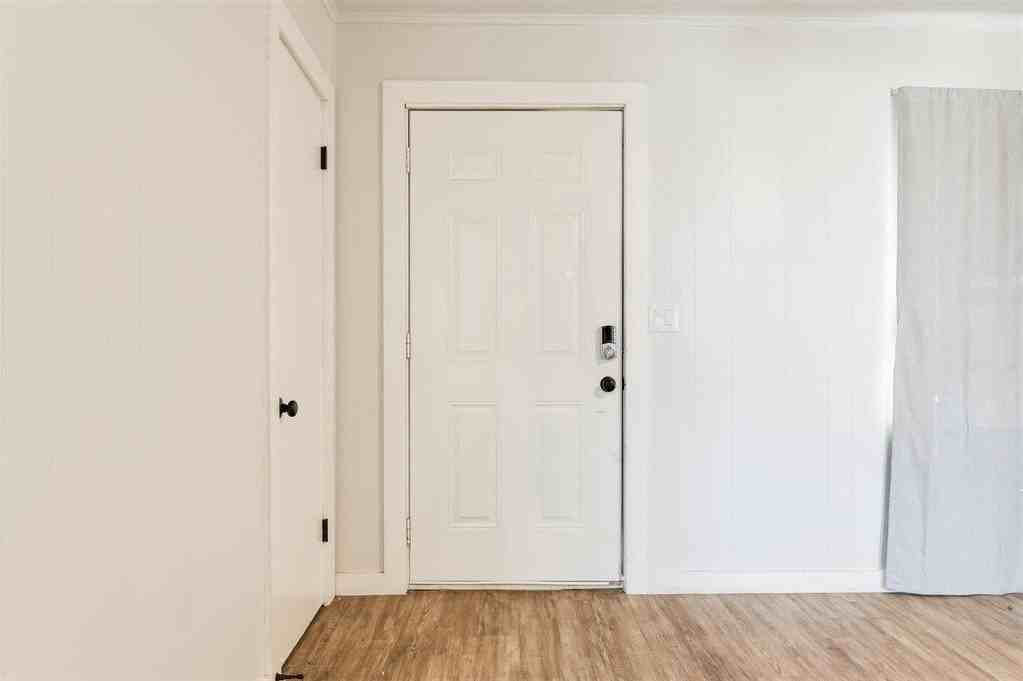 314 W 36th St - Photo 4 of 25