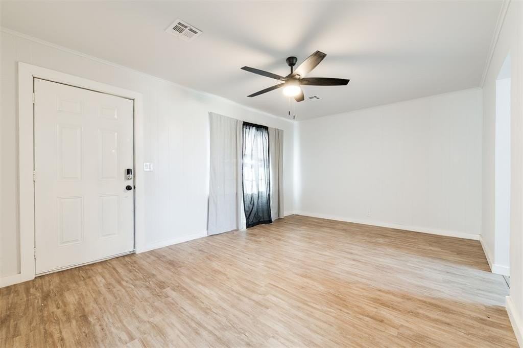 314 W 36th St - Photo 5 of 25