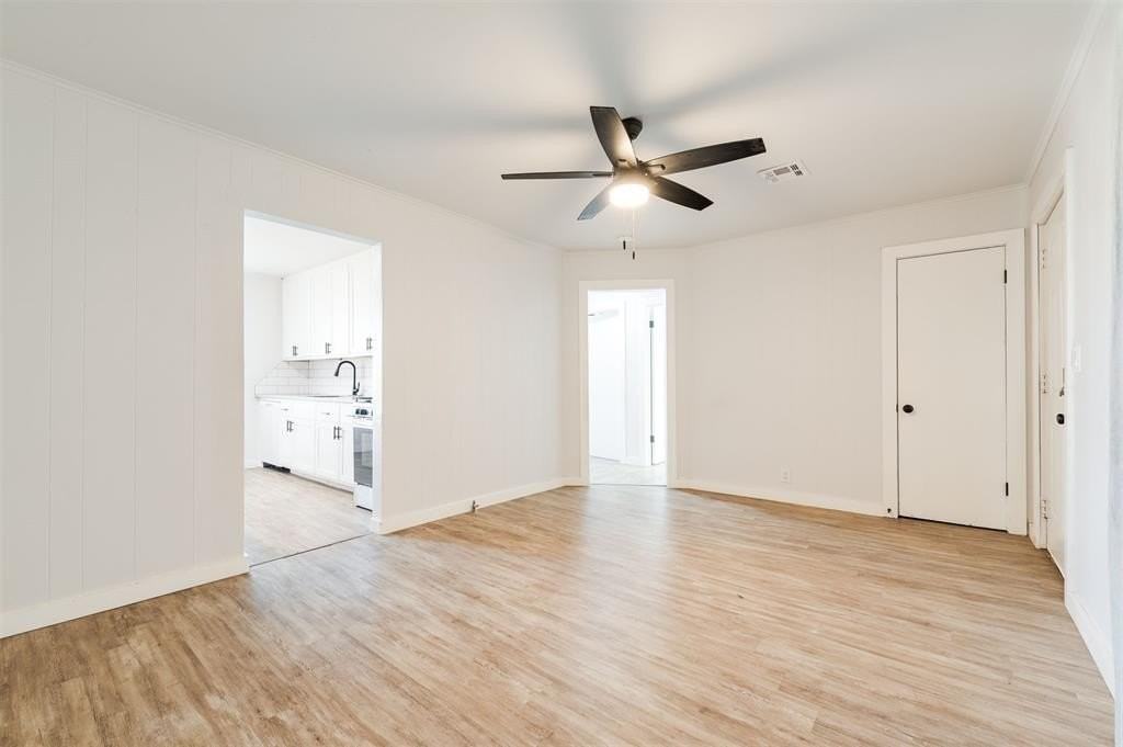 314 W 36th St - Photo 6 of 25