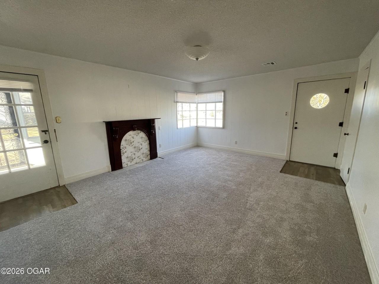 602 Belle Aire Pl - Photo 2 of 4