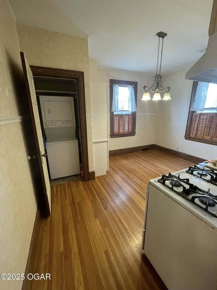 1182 Grand Ave - Photo 7 of 16