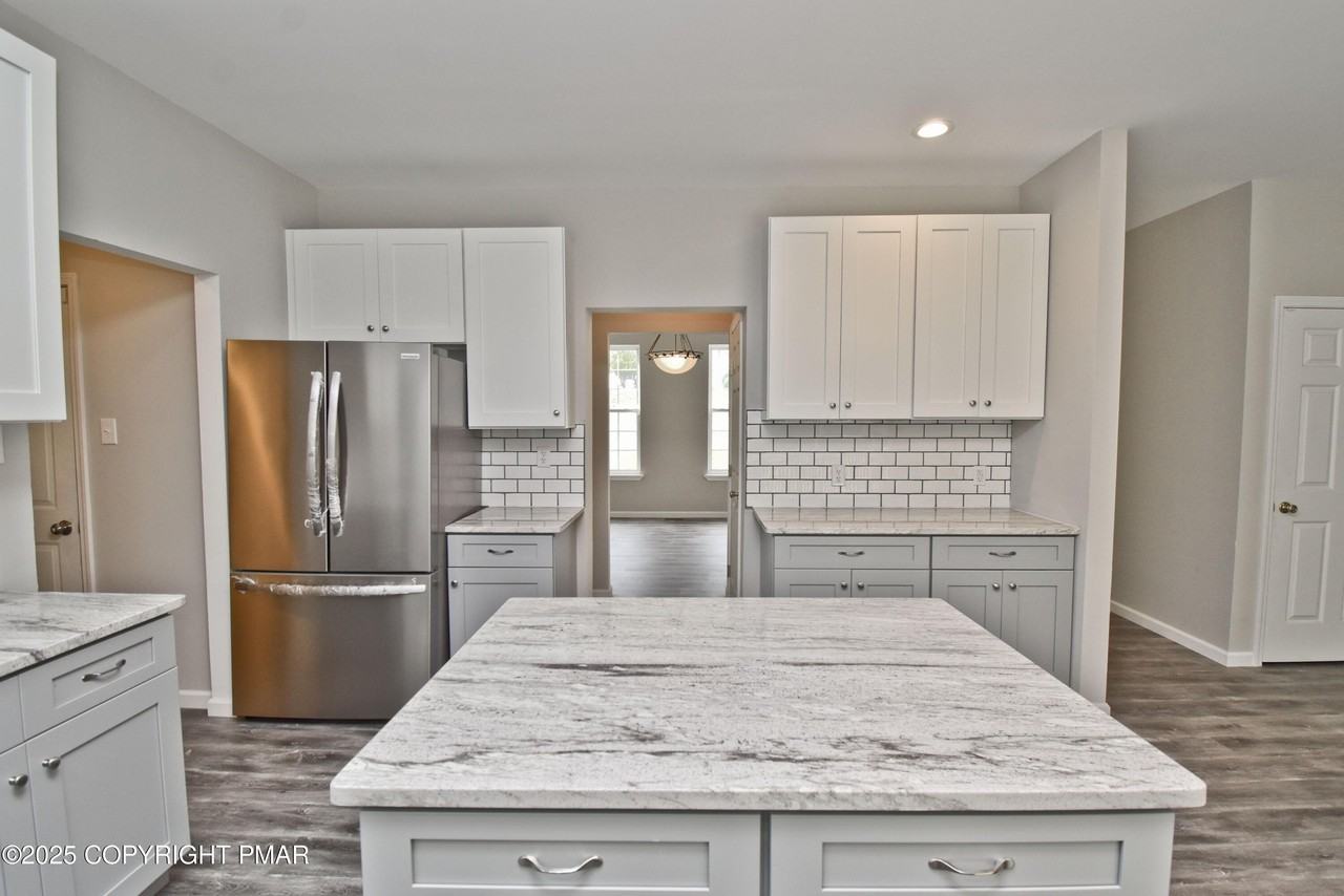 557 Marco Way - Photo 6 of 50