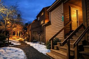 138 English Ct - Photo 1 of 1