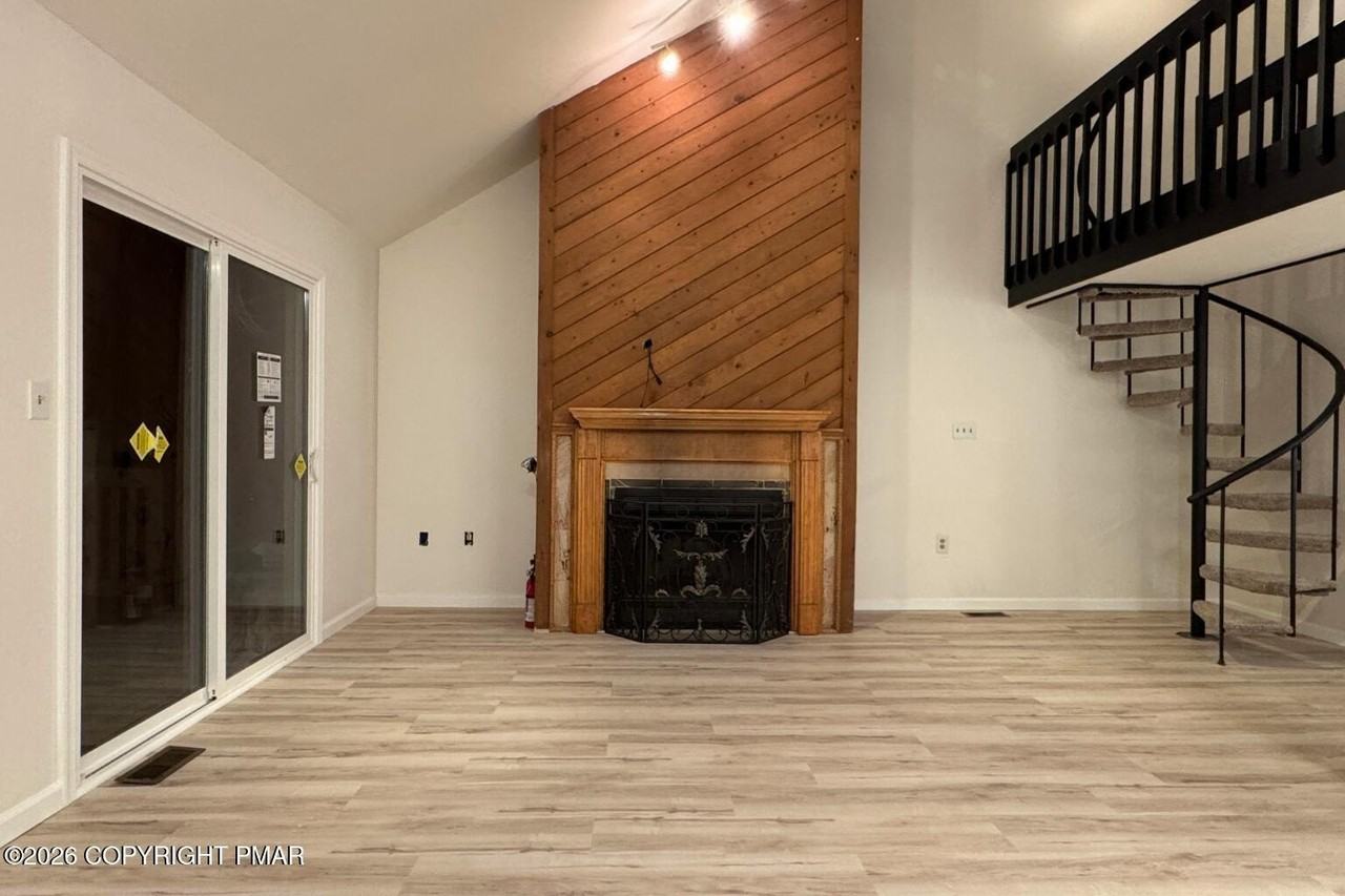 138 English Ct - Photo 4 of 25