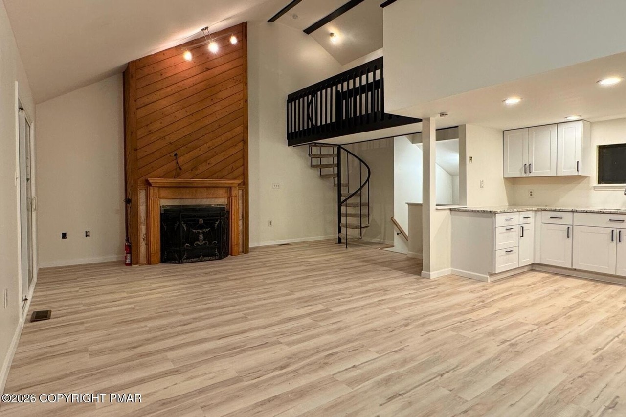 138 English Ct - Photo 5 of 25