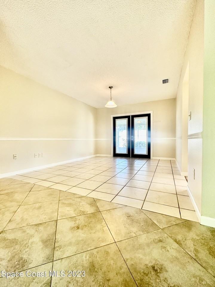 1247 Valleybrook Rd Se - Photo 7 of 23