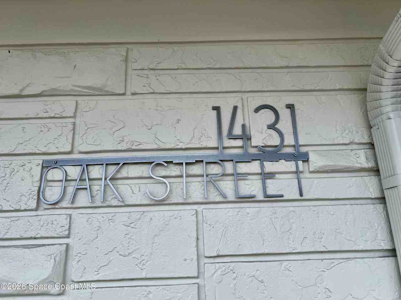 1431 Oak St Apt 10 #10 - Photo 3 of 14