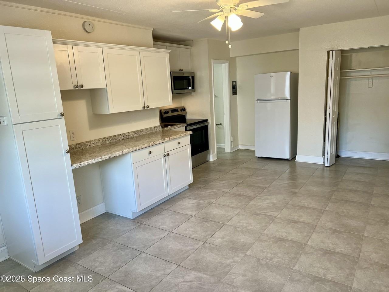 1431 Oak St Apt 10 #10 - Photo 5 of 14