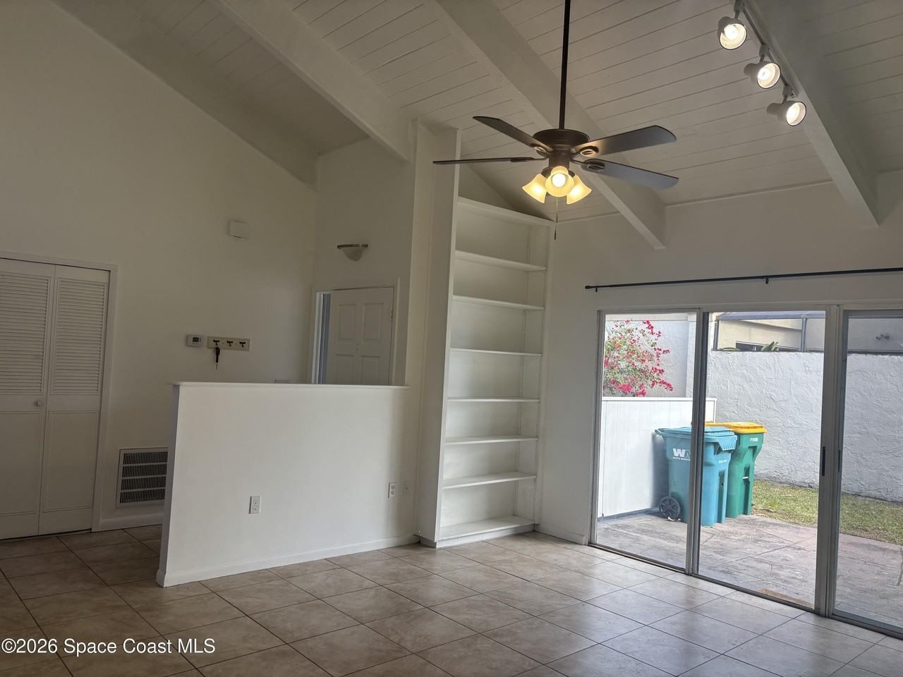 467 Willow Tree Dr - Photo 3 of 19