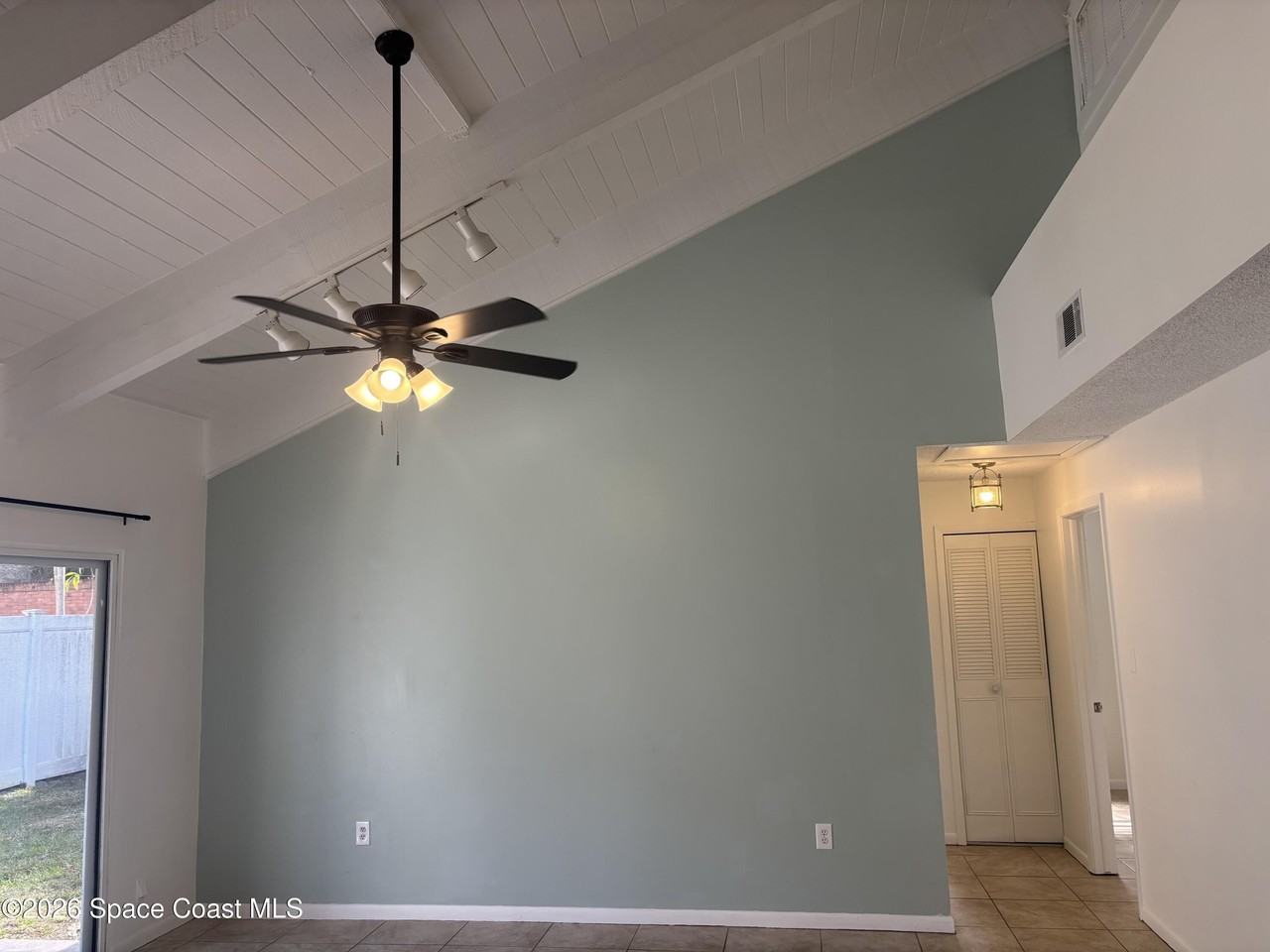 467 Willow Tree Dr - Photo 5 of 19