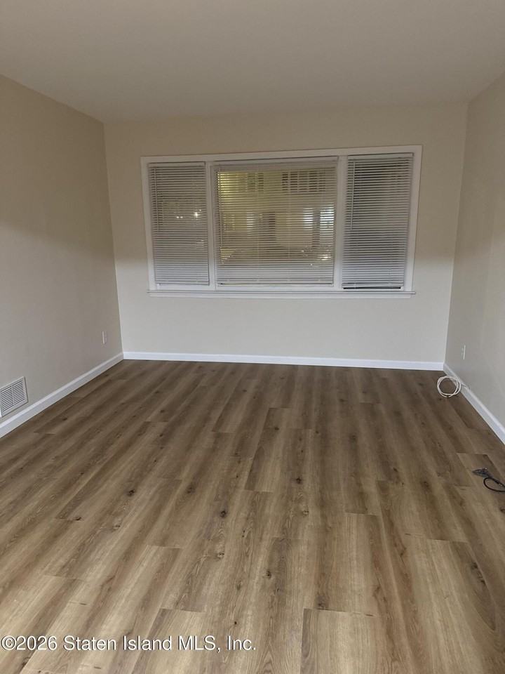 5 Elwood Ave - Photo 4 of 11