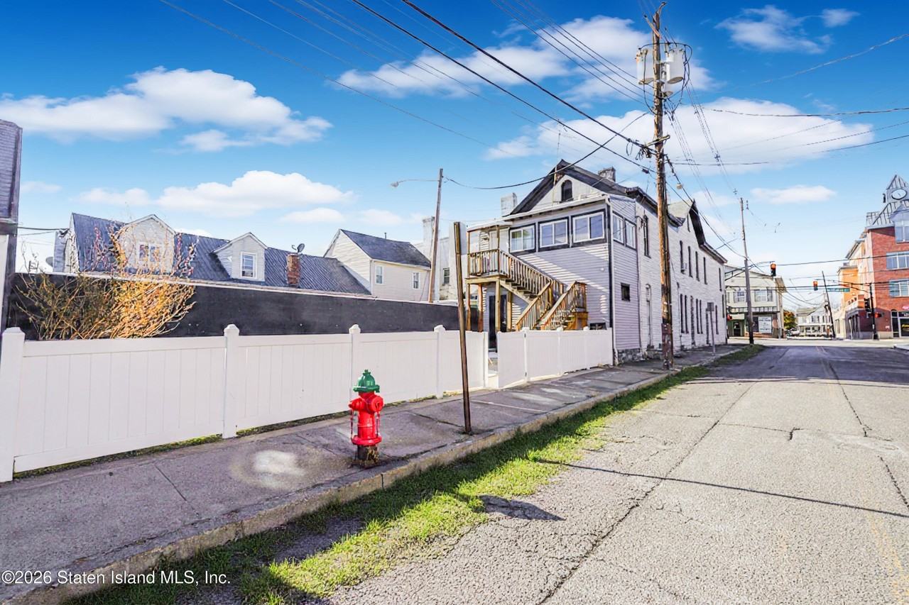 135 Main St - Photo 3 of 19