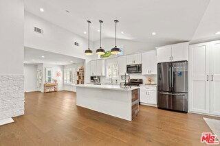 11642 Acama St - Photo 5 of 8