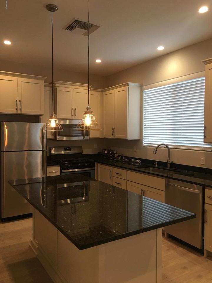 1747 E 10th St - Photo 4 of 14