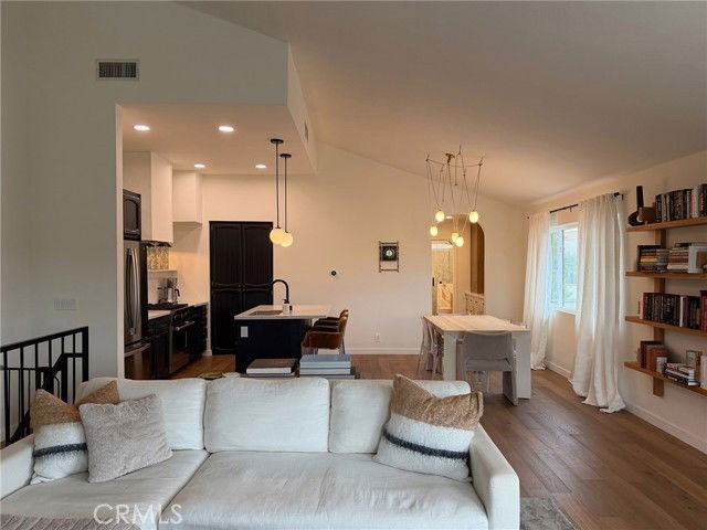 1401 12th St #B - Photo 3 of 8