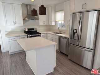 907 Burrell St - Photo 4 of 7