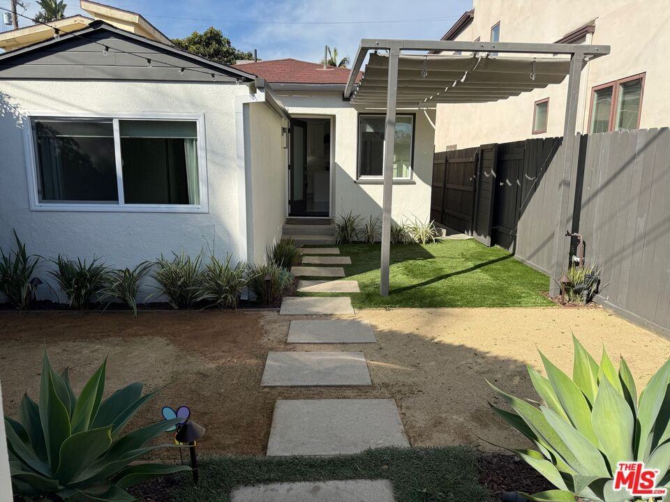 907 Burrell St - Photo 7 of 7