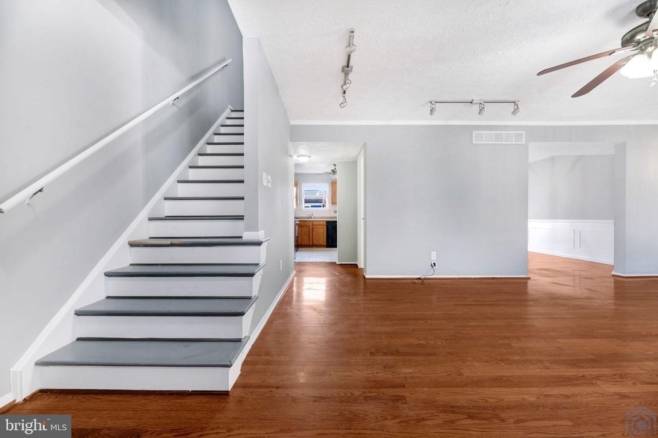 421 Gatewood Ct - Photo 3 of 17