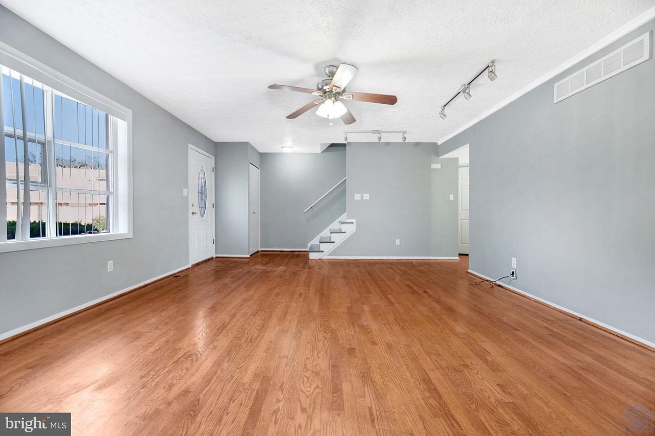 421 Gatewood Ct - Photo 4 of 17