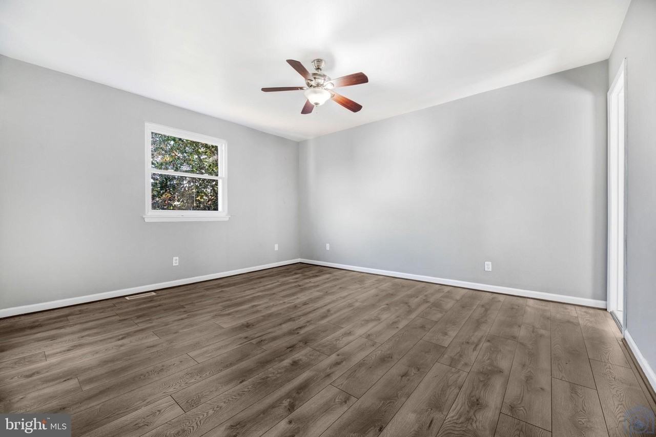 421 Gatewood Ct - Photo 7 of 17