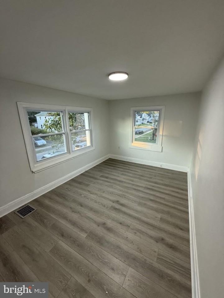 125 Osborne Rd Apt 3 #3 - Photo 3 of 7